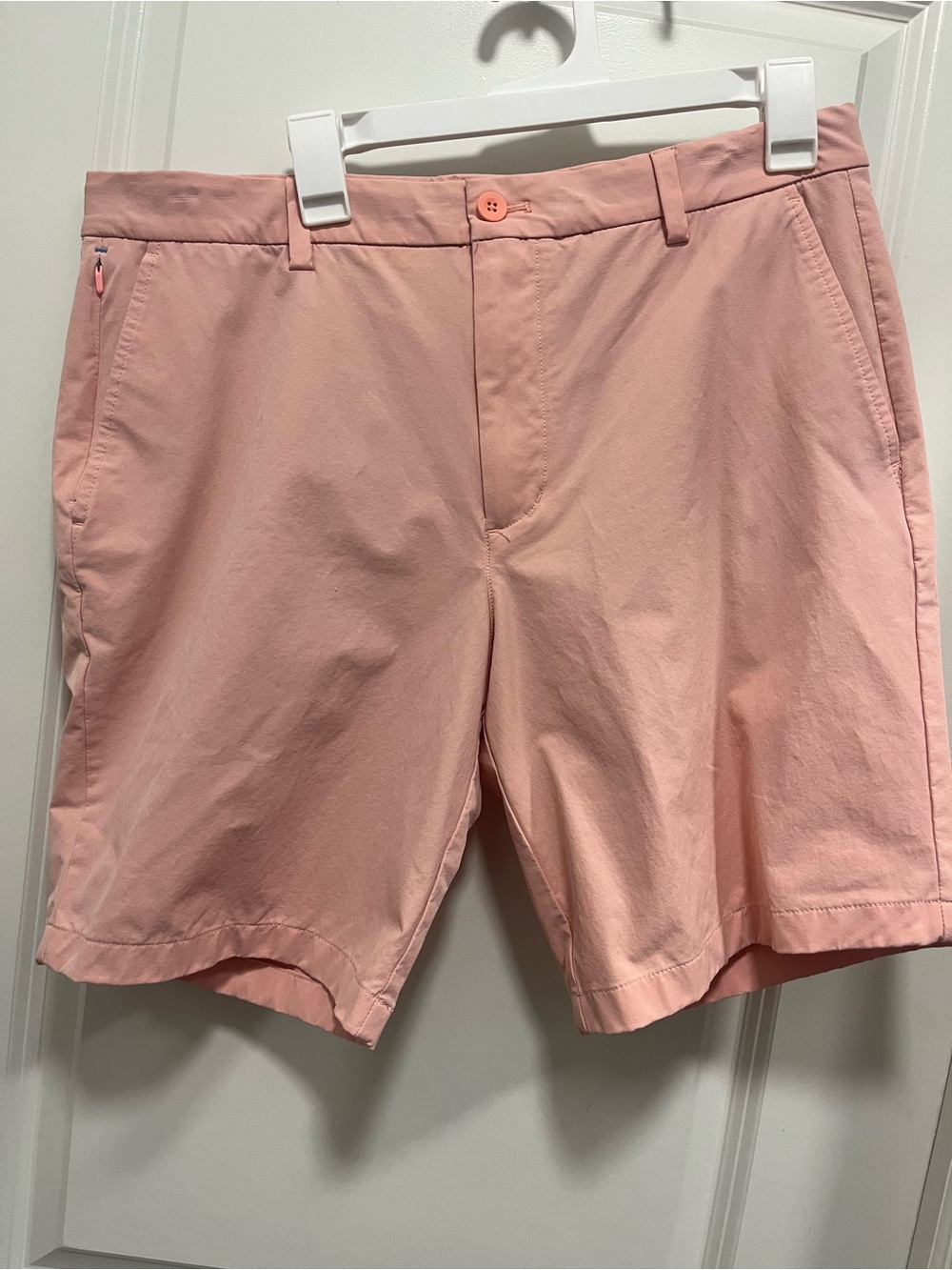 Vineyard vines On The Go OTG Performance Golf Shorts Salmon Size 34. EUC